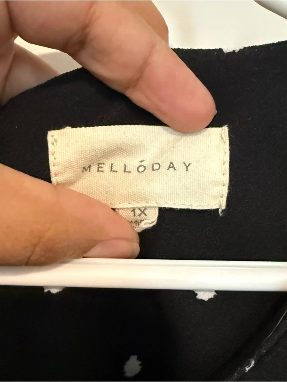 MELLODAY Black Blouse with White Dot Print Size 1X - Picture 3 of 5